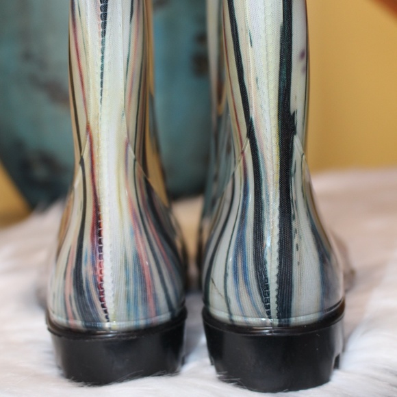 Nicole Miller, rainy day rain boots pull on - Picture 6 of 12